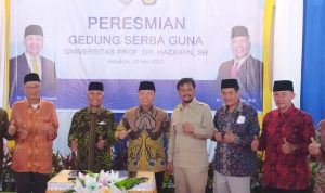 Foto Bersama Usai Peresmian Gedung Serba Guna Unihaz Bengkulu.